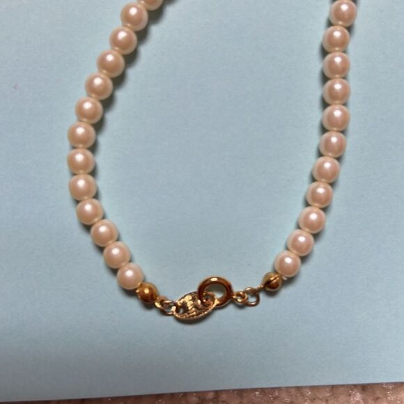 Avon Faux Pearl 10.5” necklace - Picture 4 of 5
